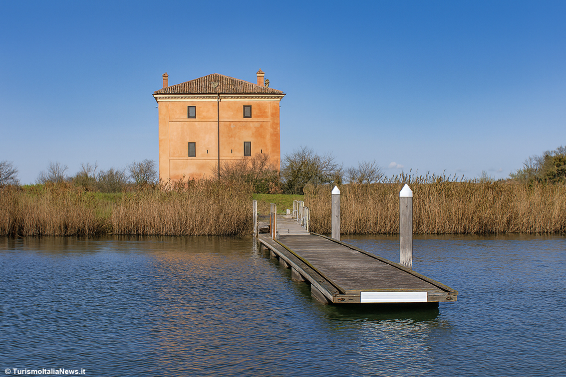 Al Comune di Codigoro appartiene la gestione della cosiddetta Torre della Finanza, edificio settecentesco costruito dallo Stato Pontificio per controllare l'accesso alla foce del Po di Volano