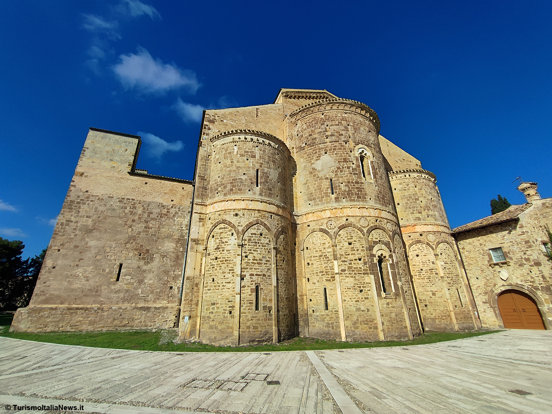images/stories/abruzzo/AbbaziaSanGiovanniInVenere_01.jpg