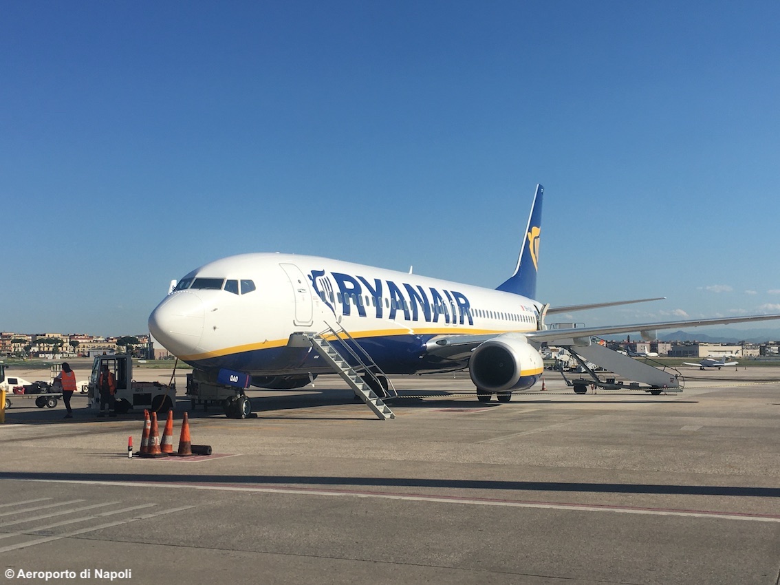 http://www.turismoitalianews.it/images/stories/aeroporto_napoli/Ryanair_Napoli01.jpg