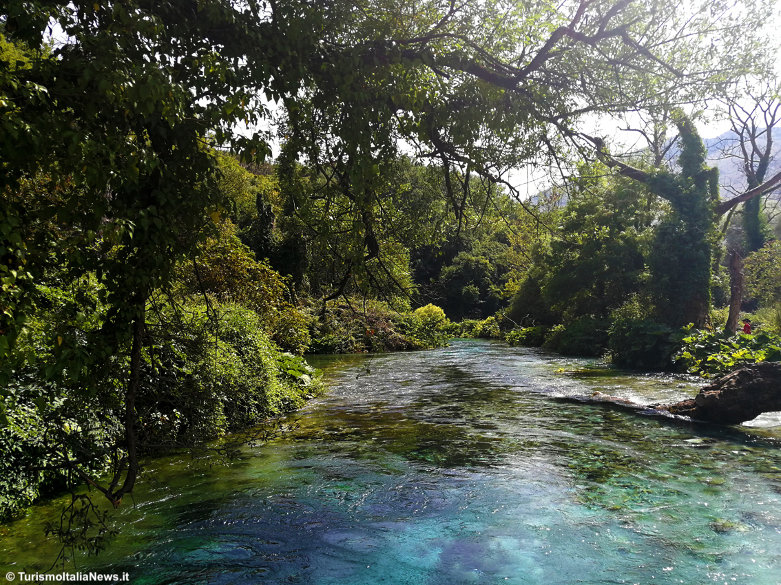 Blue Eye, la Natura ha un occhio azzurro: in Albania una sorgente sotterranea origina un fenomeno di grande attrazione