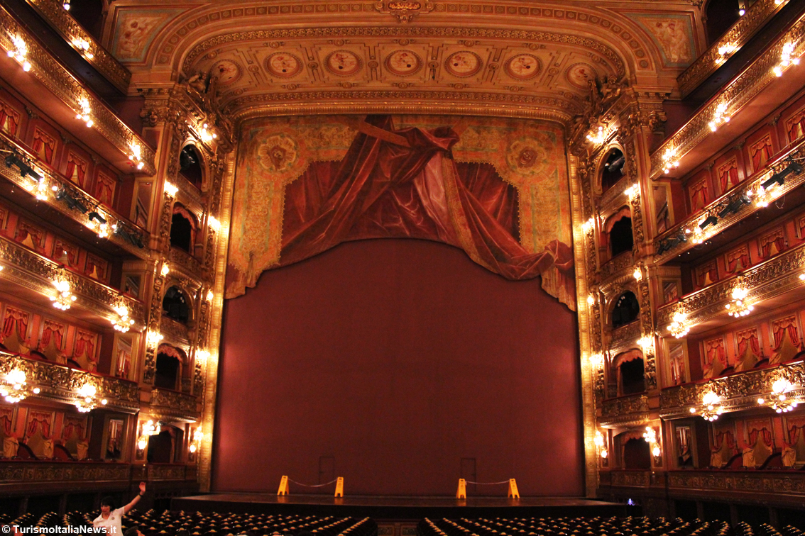 images/stories/argentina/BuenosAires_TeatroColon_01.jpg