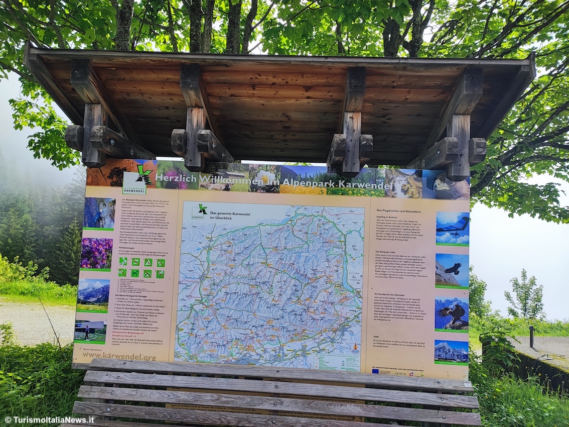 Spazi infiniti, profumi intensi e colori coinvolgenti: il parco naturale del Karwendel (il più grande dell'Austria) è il capolavoro di Hall-Wattens