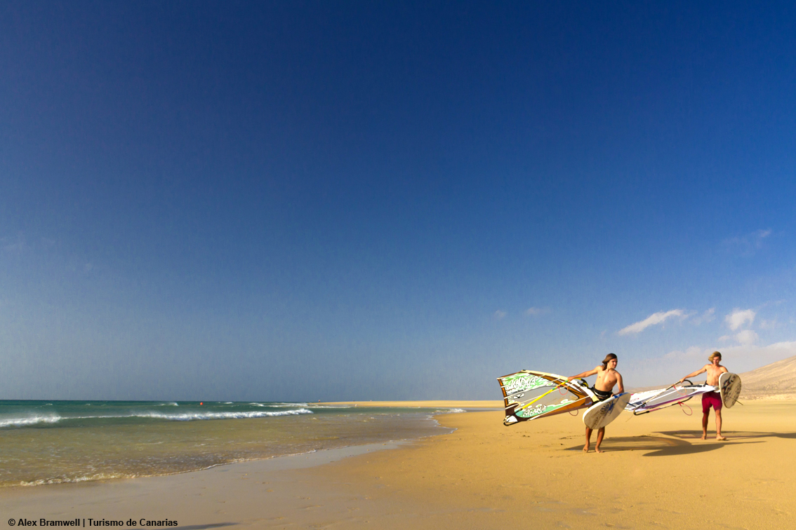 Viaggio di nozze, 4 idee per visitare in coppia le Canarie: mare cristallino, spiagge paradisiache e ambienti naturali unici al mondo