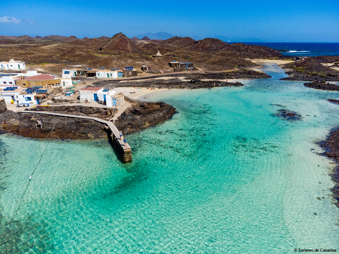 Viaggio di nozze, 4 idee per visitare in coppia le Canarie: mare cristallino, spiagge paradisiache e ambienti naturali unici al mondo