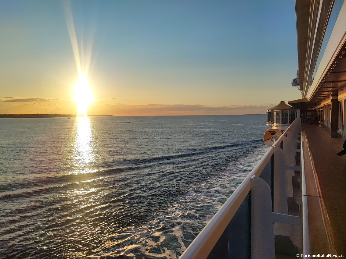 Come la crociera per single sfida lo stigma della solitudine e cambia il concetto di vacanza (senza rinunciare alla socialità)