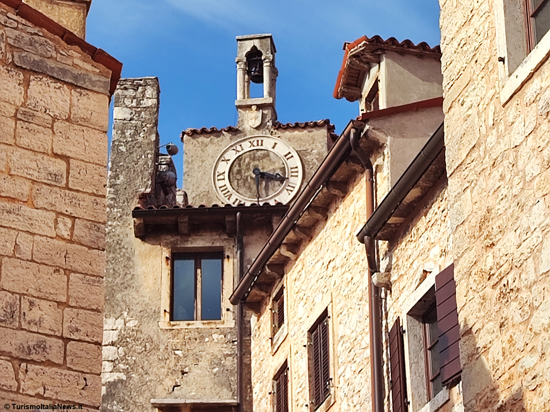 In Istria sulle tracce di Giacomo Casanova: le passioni del veneziano all’ombra del castello Bembo a Bale / Valle, la “cittadina di pietra”