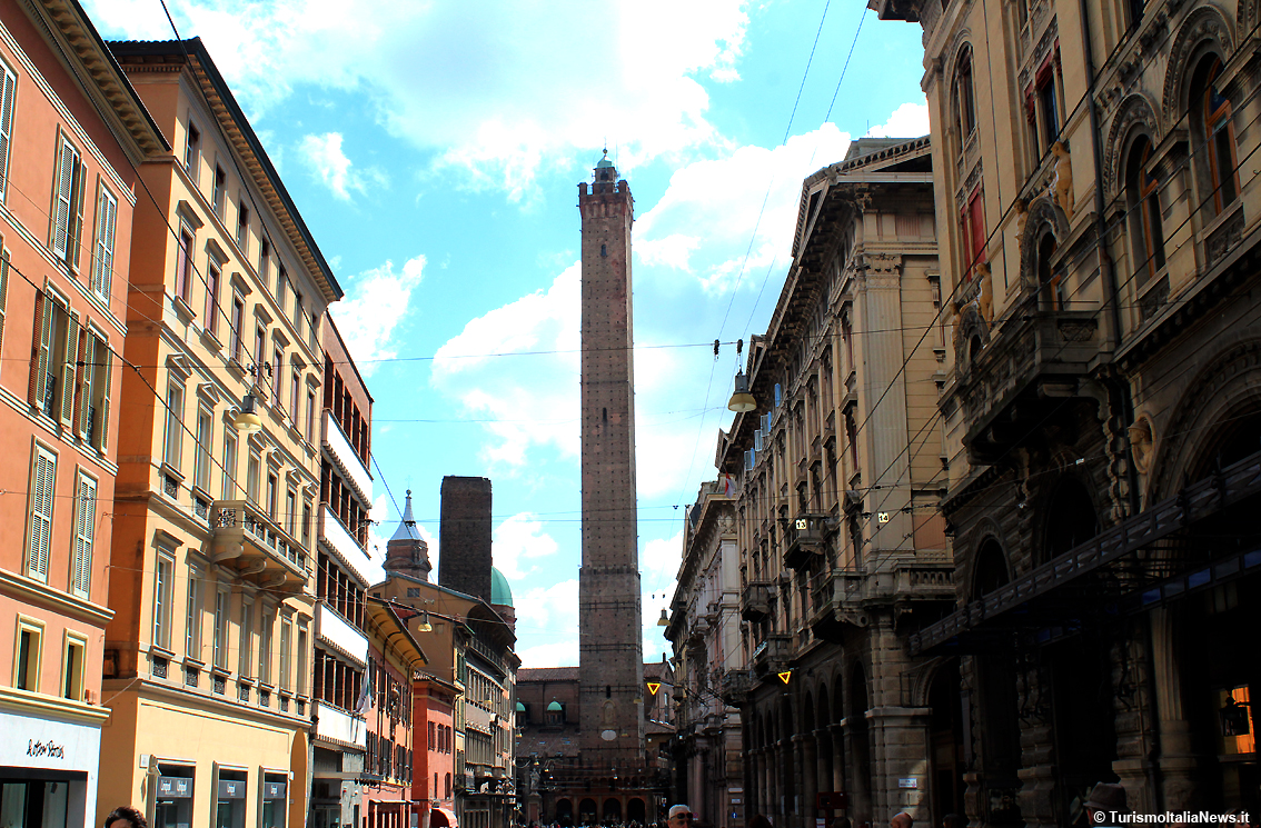 App per scoprire Bologna sulle tracce del giallo: nella città di Coliandro nuovo strumento per il turismo culturale