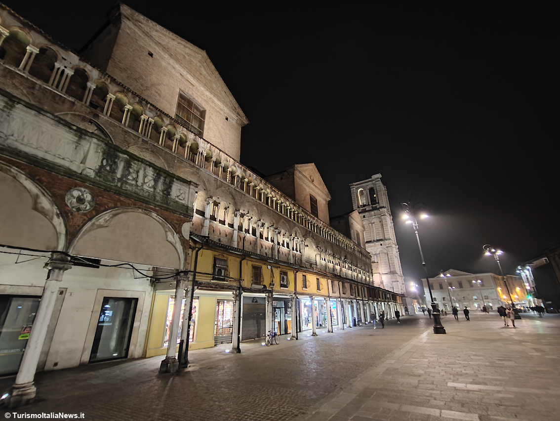 Ferrara, il fantastico mondo cavalleresco dell’Orlando Furioso prende vita nella Corte del Castello Estense