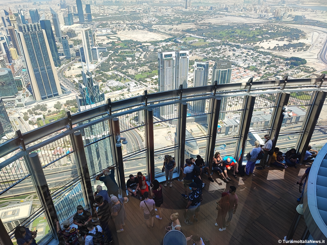http://www.turismoitalianews.it/images/stories/emiratiArabi/Dubai_Burj_Khalifa_04.jpg