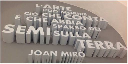 E' il secentesco Palazzo degli Scalzi ad ospitare a Sassoferrato, nelle Marche, la Galleria Civica d’Arte Contemporanea Giovan Battista Salvi