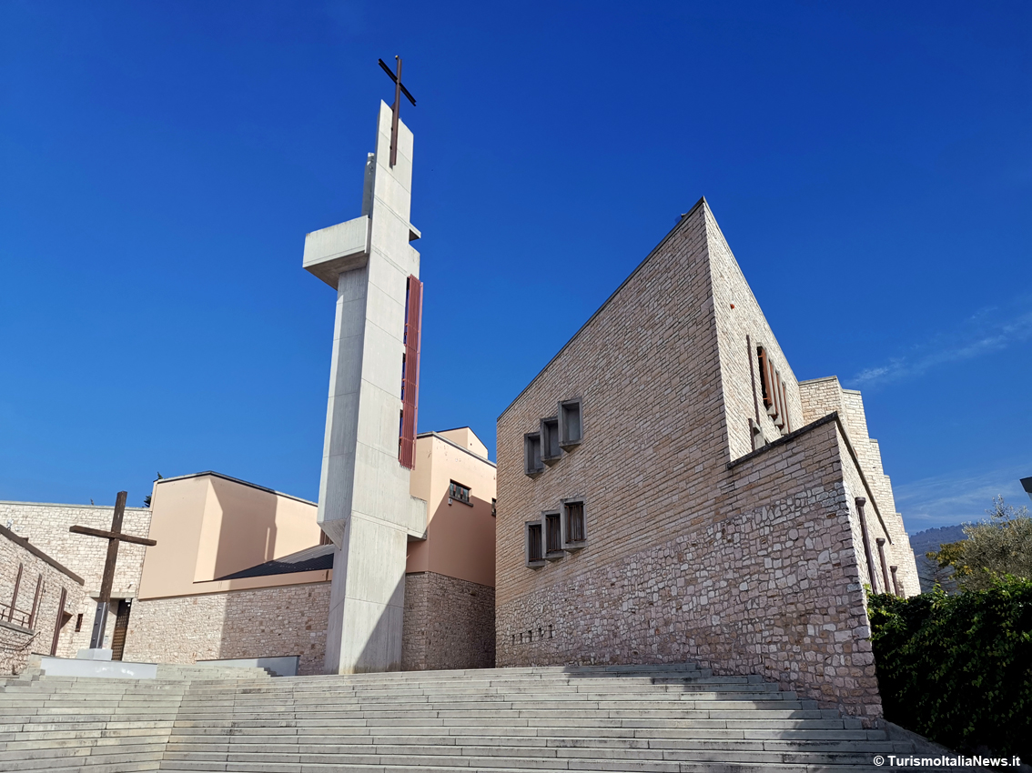 Umbria: Santa Maria di Betlem, quel possente monastero sulla collina olivata è un presidio di accoglienza che richiama tempi lontani