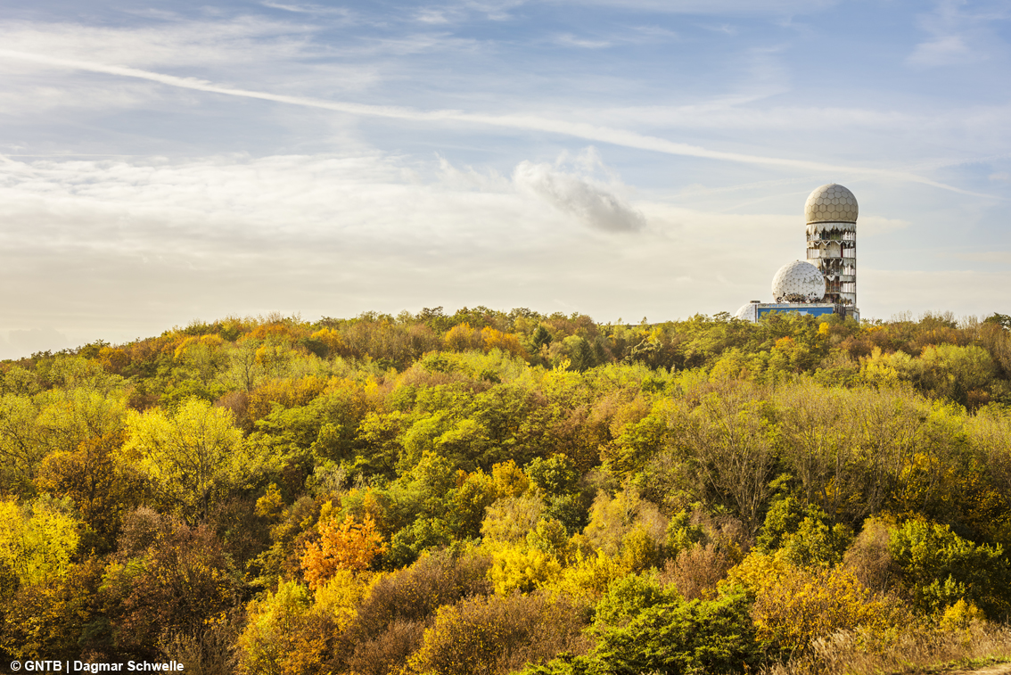 Berlino, il Planetario e Grunewald a Charlottenburg.jpg