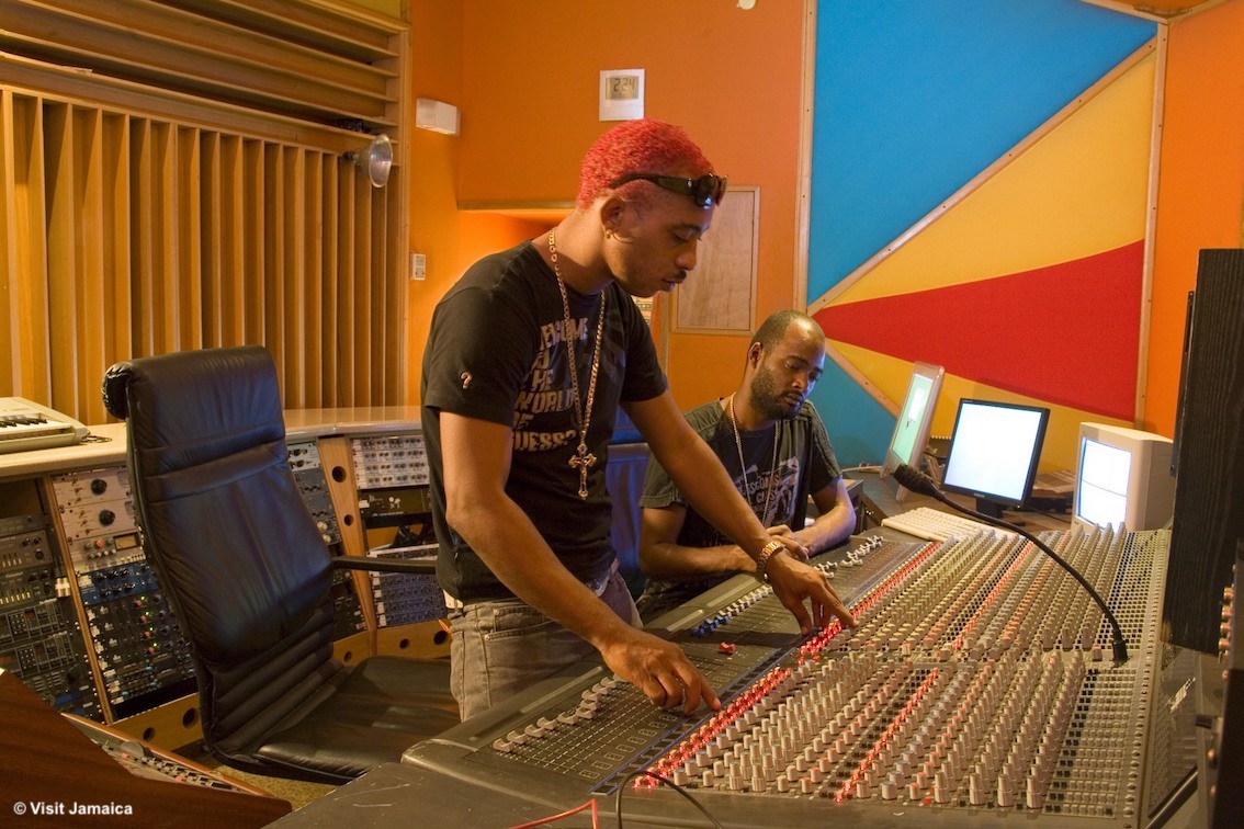 Gli Shocking Vibes Studios, in Giamaica