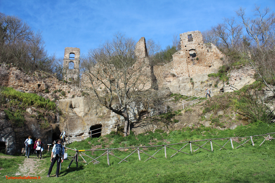http://www.turismoitalianews.it/images/stories/lazio_Monterano/Monterano04.jpg
