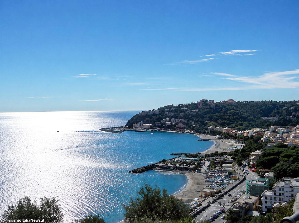 http://www.turismoitalianews.it/images/stories/liguria/ArenzanoGeParcoBeigua.jpg