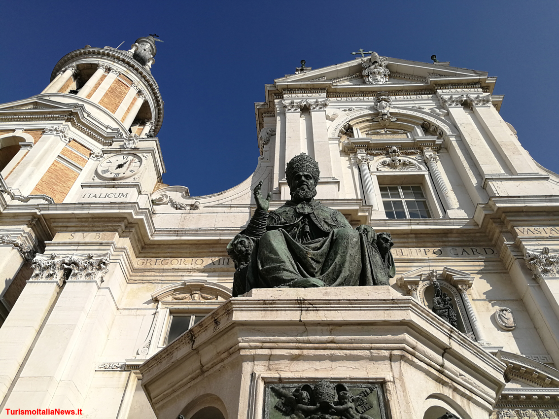 A Loreto con i Crociati: la Santa Casa “volata” qui da Nazareth si ritrova sulle monete auree del Vaticano, arte su arte