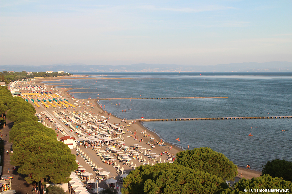 http://www.turismoitalianews.it/images/stories/mare/Grado_Spiaggia02.jpg