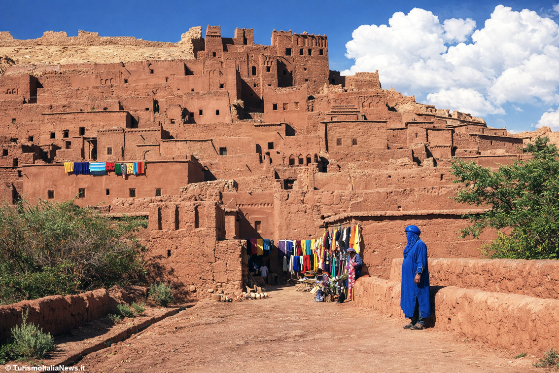 Aït-Ben-Haddou, il Marocco di terra e luce: viaggio nello ksar che racconta secoli di storia tra carovane e cinema