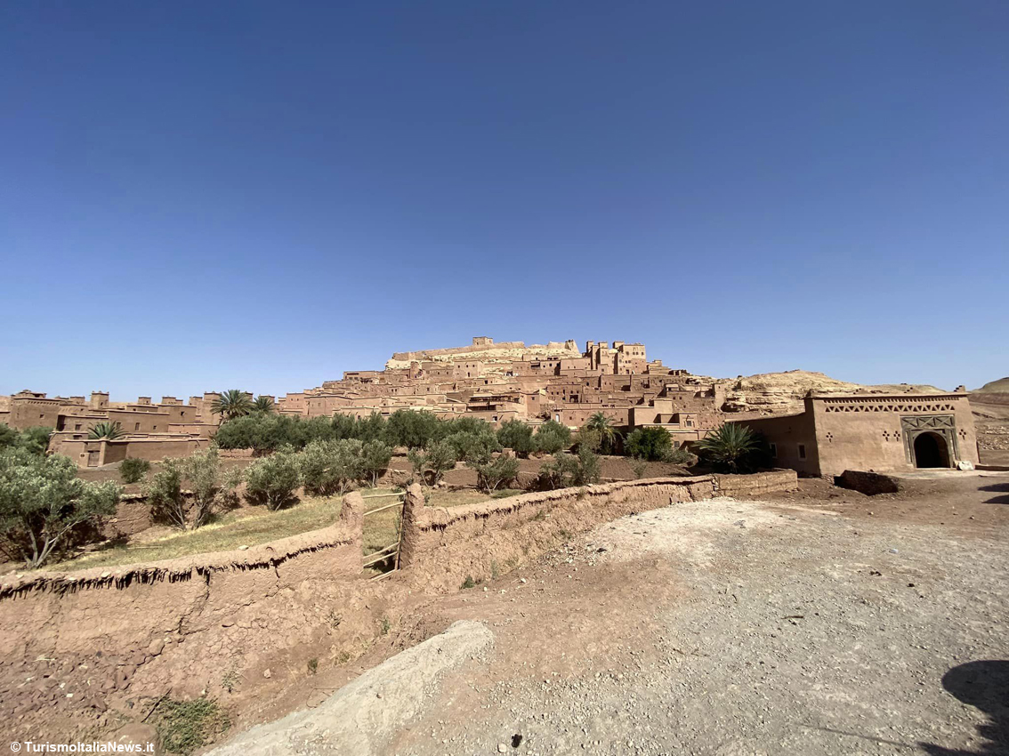 Aït-Ben-Haddou, il Marocco di terra e luce: viaggio nello ksar che racconta secoli di storia tra carovane e cinema