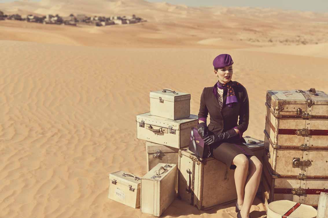 Le nuove uniformi del personale di cabina di Etihad Airways scattate dal celebre fotografo Norman Jean Roy