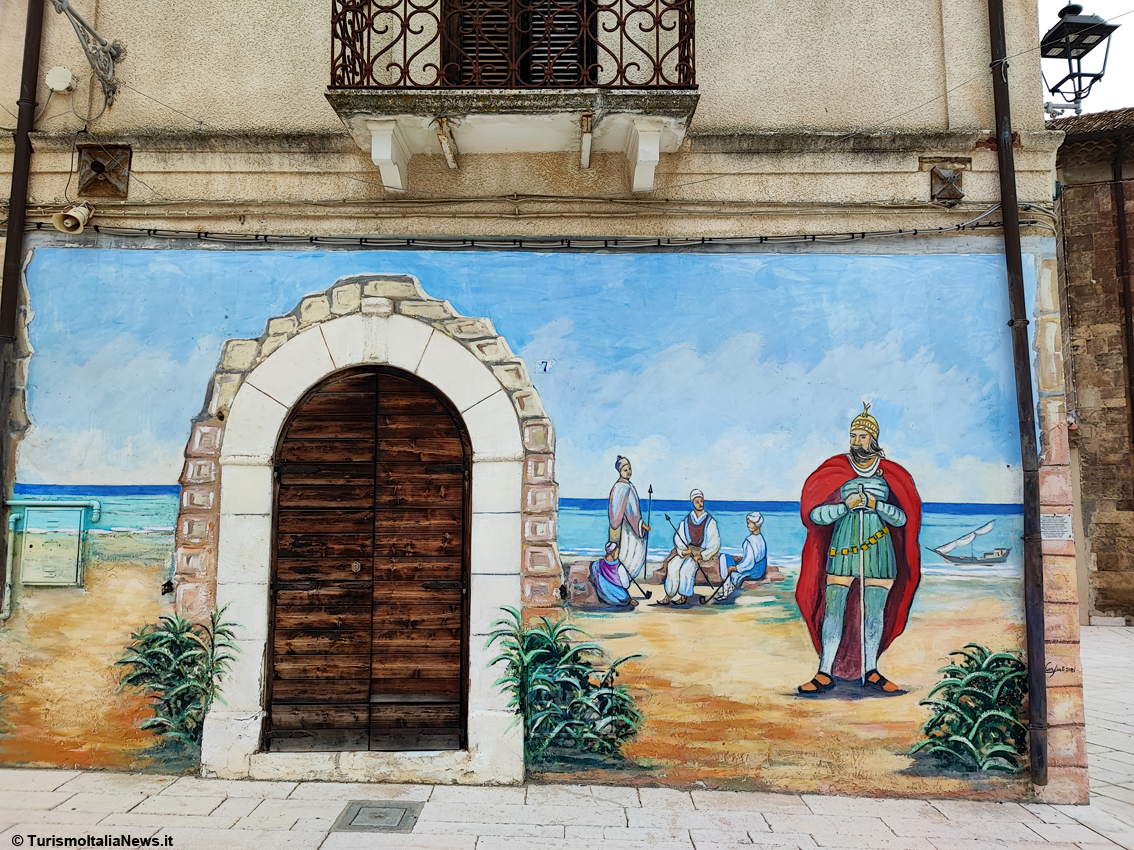 Molise, il borgo “dipinto” si racconta: i murales della tradizione arbëreshë svelano Campomarino e le tante, buone qualità