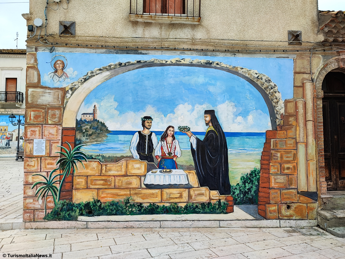 Molise, il borgo “dipinto” si racconta: i murales della tradizione arbëreshë svelano Campomarino e le tante, buone qualità