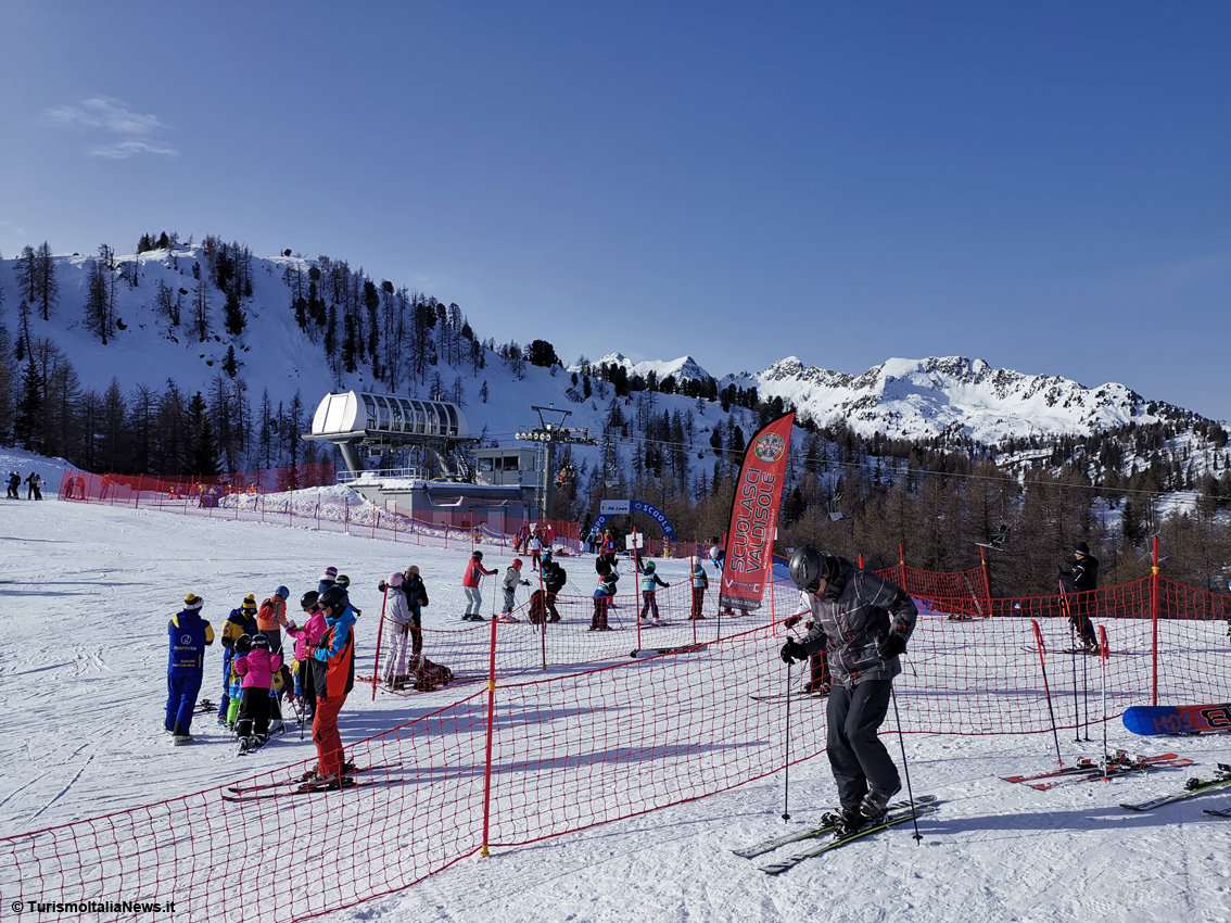 Le vacanze sulla neve a misura di bambino: i luoghi più adatti per sciare, divertirsi e svagarsi