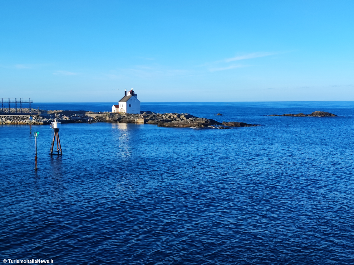 Una pila di pietre per una foto “zen”? Il prezzo è la natura stessa: nella Norvegia artica lo “stone stacking” minaccia paesaggi fragili