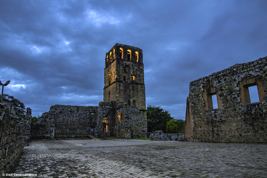 Pollera, Panama
