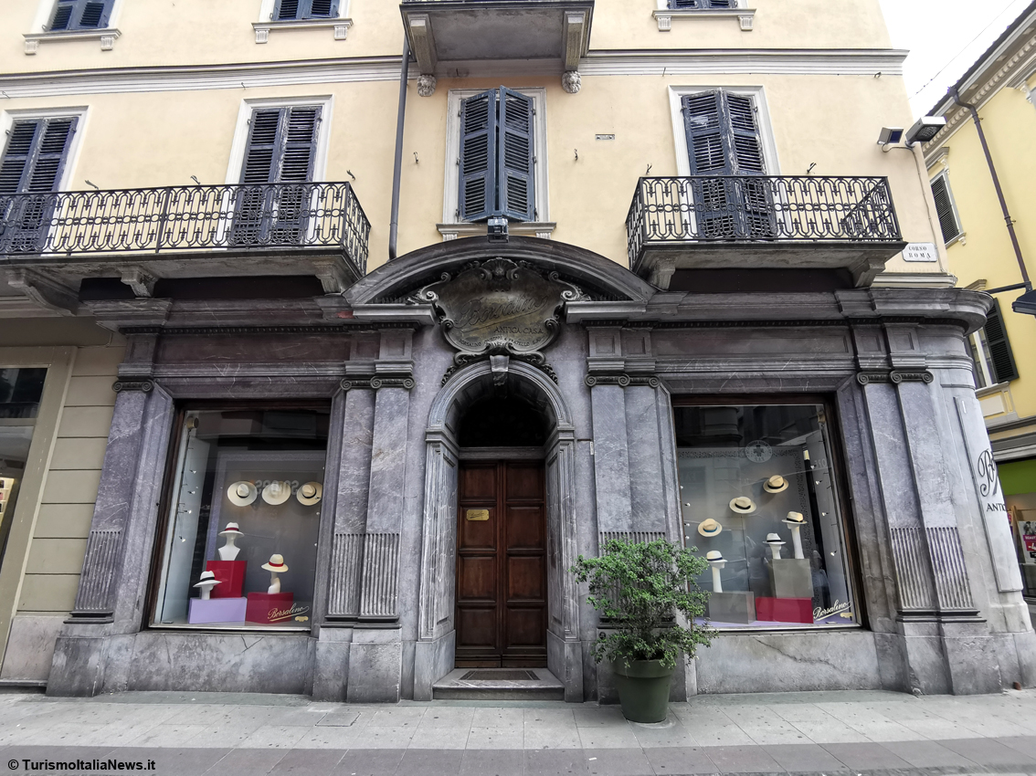 Da Napoleone a Umberto Eco, da Giorgio Vasari a Borsalino, un nuovo racconto sui muri della città: debutta il suggestivo videomapping