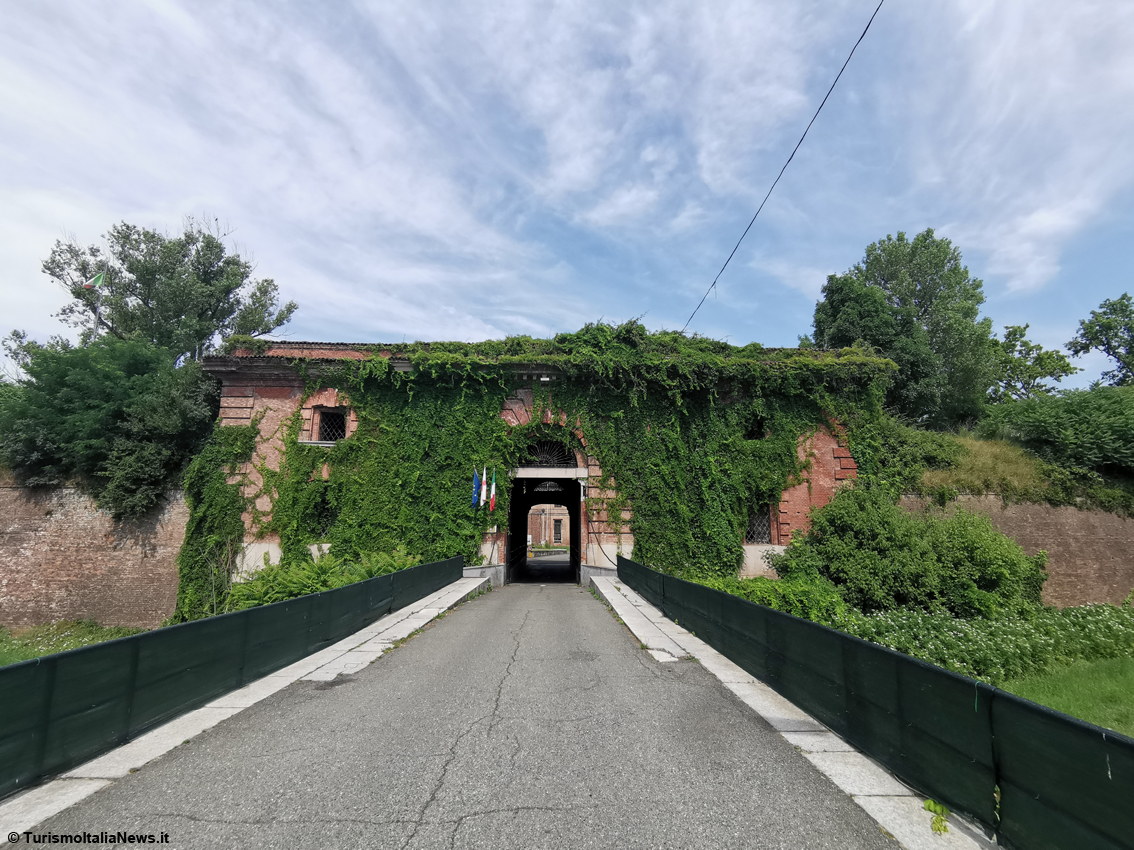 Varchi la Porta Reale e ti ritrovi in un libro di storia: ad Alessandria la Cittadella racconta di re e imperatori, di eroi e sognatori