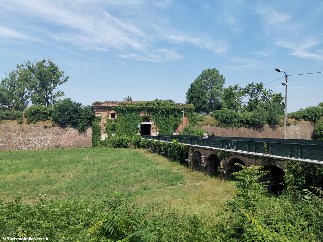 Varchi la Porta Reale e ti ritrovi in un libro di storia: ad Alessandria la Cittadella racconta di re e imperatori, di eroi e sognatori