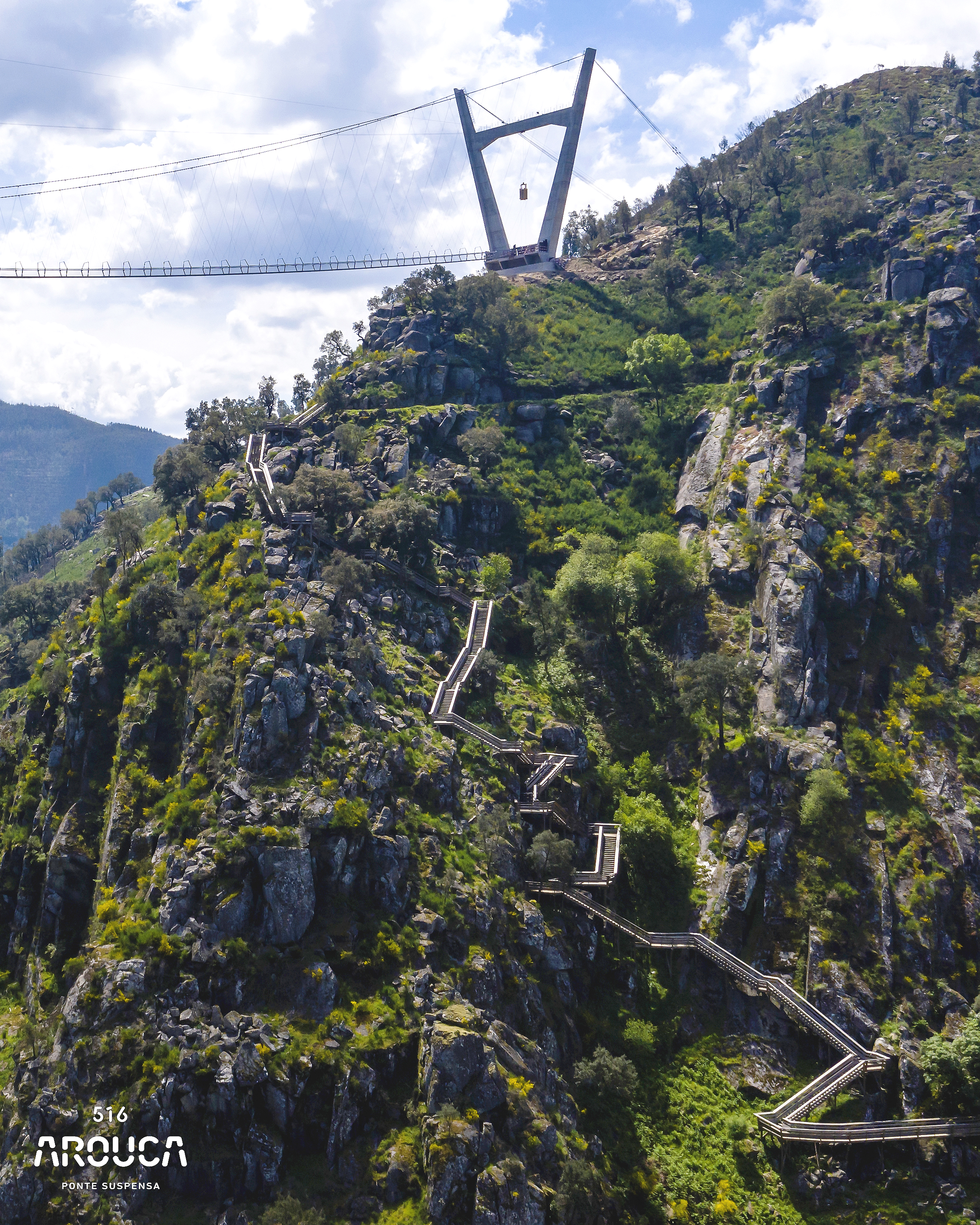Nasce Arouca, il ponte pedonale sospeso più lungo al mondo: in Portogallo 516 metri sospesi tra le nuvole