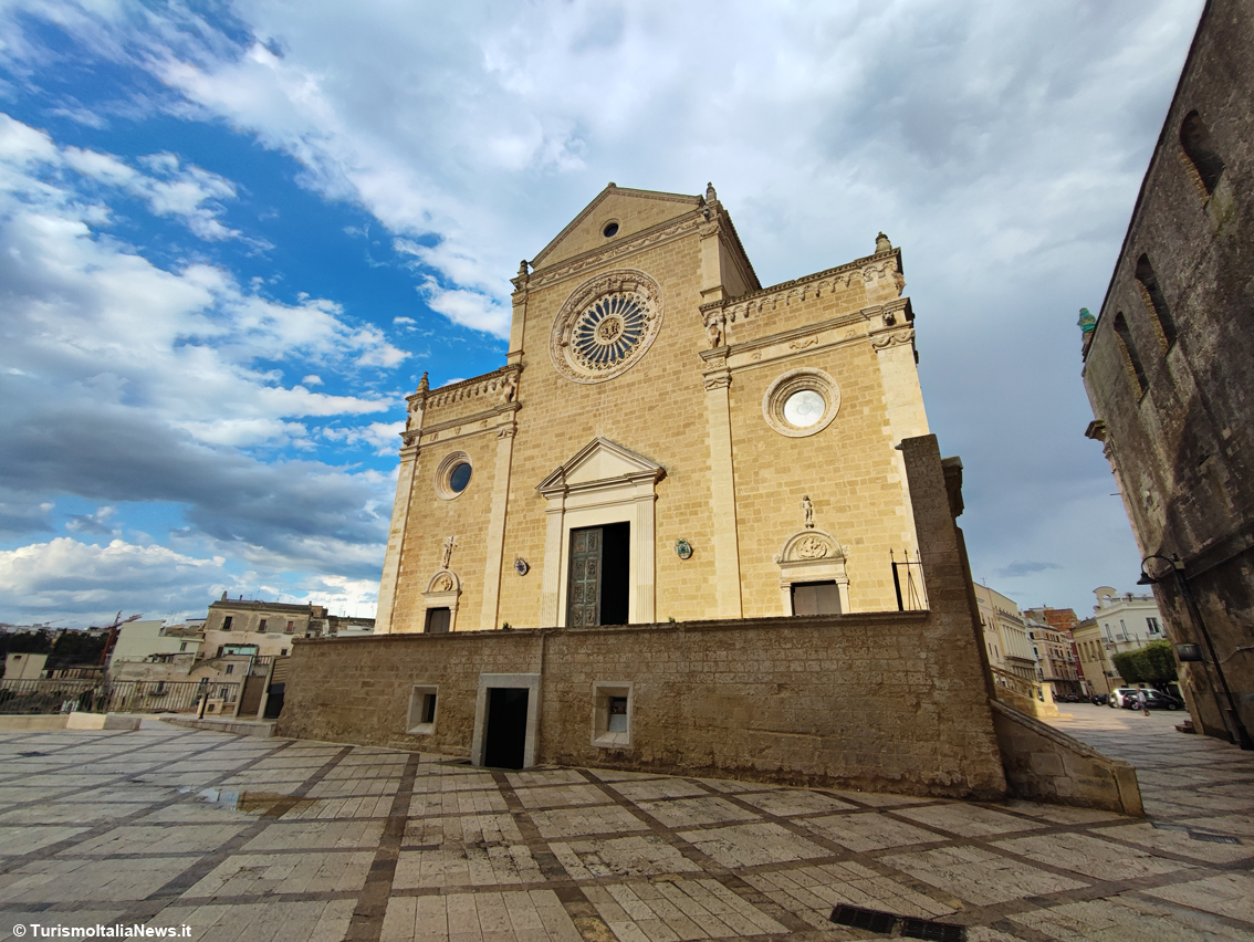 Gravina di Puglia, il ponte di James Bond racconta antiche storie di bellezza e devozione: spettacolare, scenografico, persino inquietante