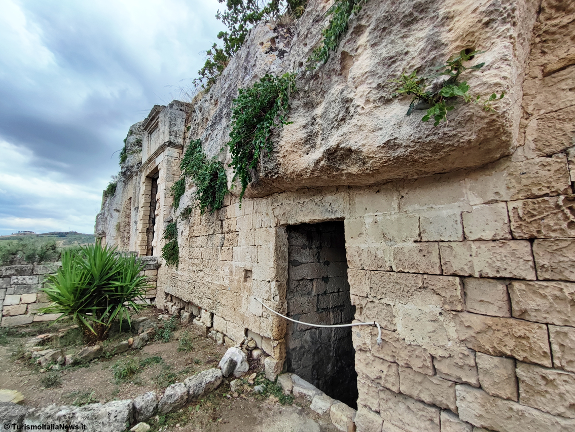 Gravina di Puglia, il ponte di James Bond racconta antiche storie di bellezza e devozione: spettacolare, scenografico, persino inquietante