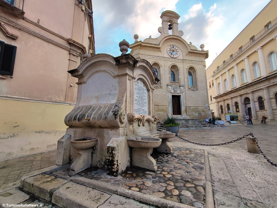 Gravina di Puglia, il ponte di James Bond racconta antiche storie di bellezza e devozione: spettacolare, scenografico, persino inquietante