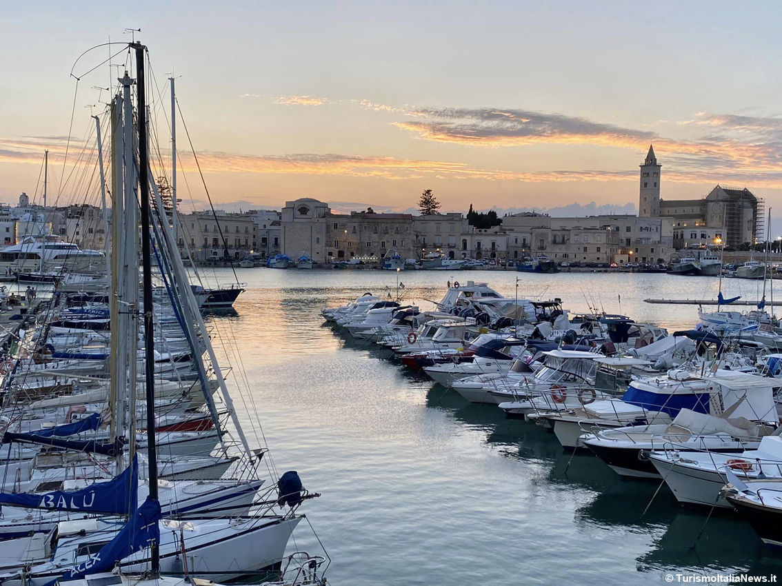 http://www.turismoitalianews.it/images/stories/puglia/TraniPorto2dim1134x756.jpg