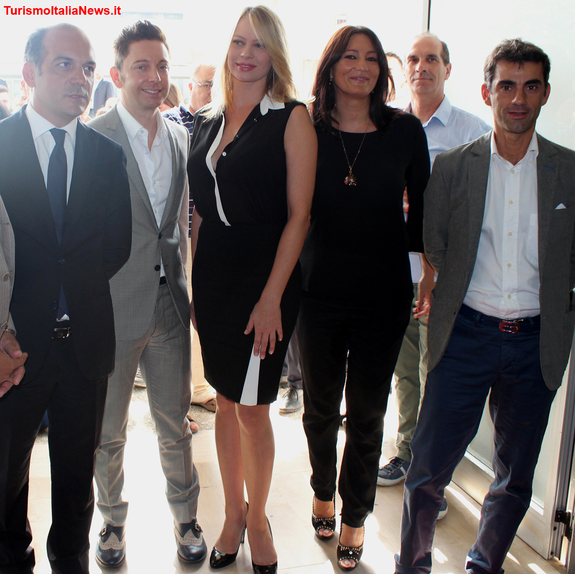 Anna Falchi al taglio del nastro con il presidente della Fiera Salento, Luigi Puzzovio, Gianluca Mach patron della linea Tisanoreica e Mariana Miceli, ideatrice dell'Itm