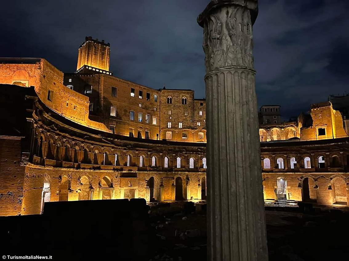http://www.turismoitalianews.it/images/stories/roma/ForiImperiali01.JPG
