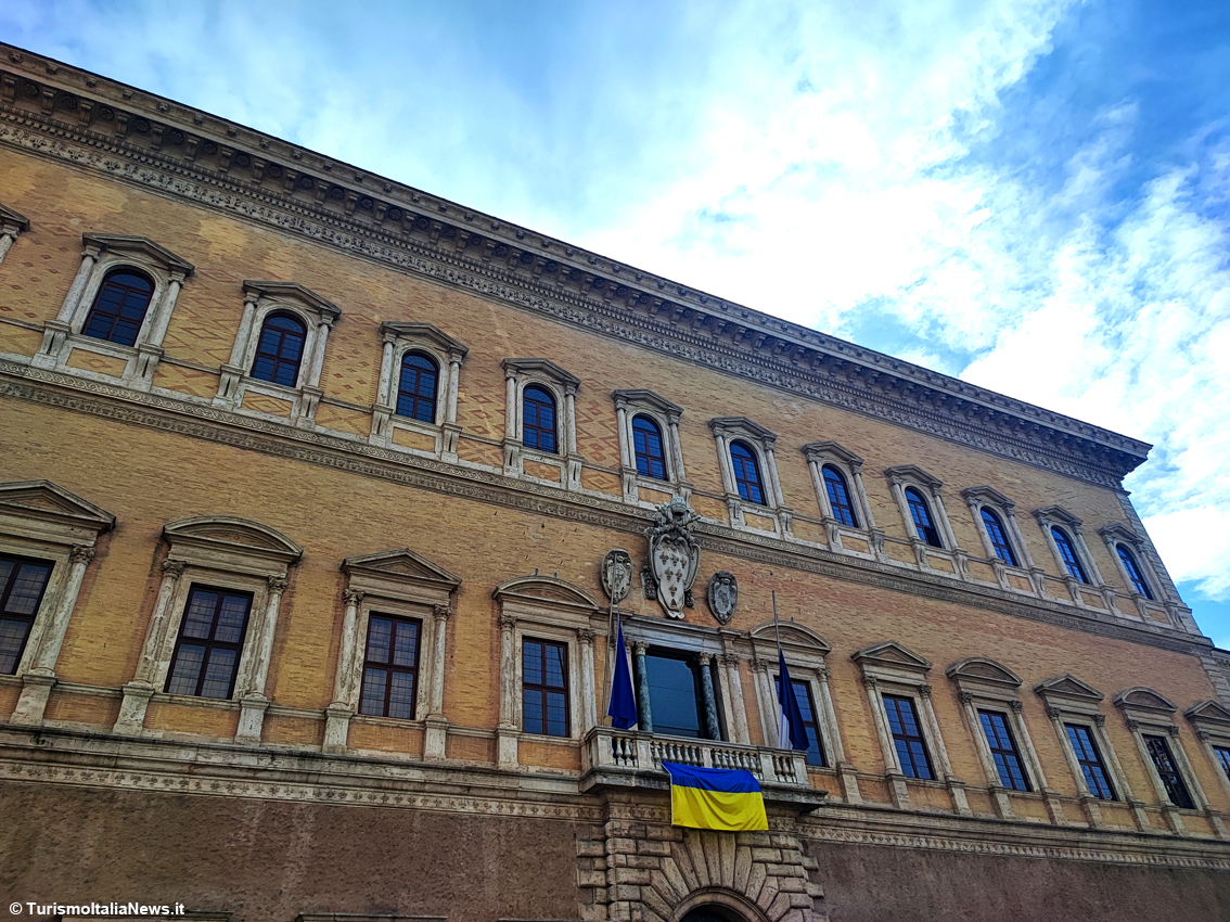 images/stories/roma/PalazzoFarnese_02.jpg