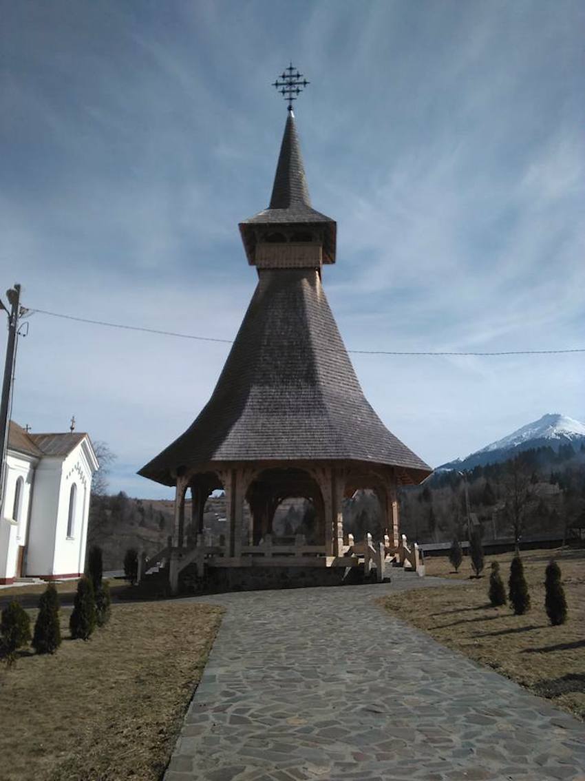 Romania, tra i Carpazi le chiese in legno che stupiscono il mondo