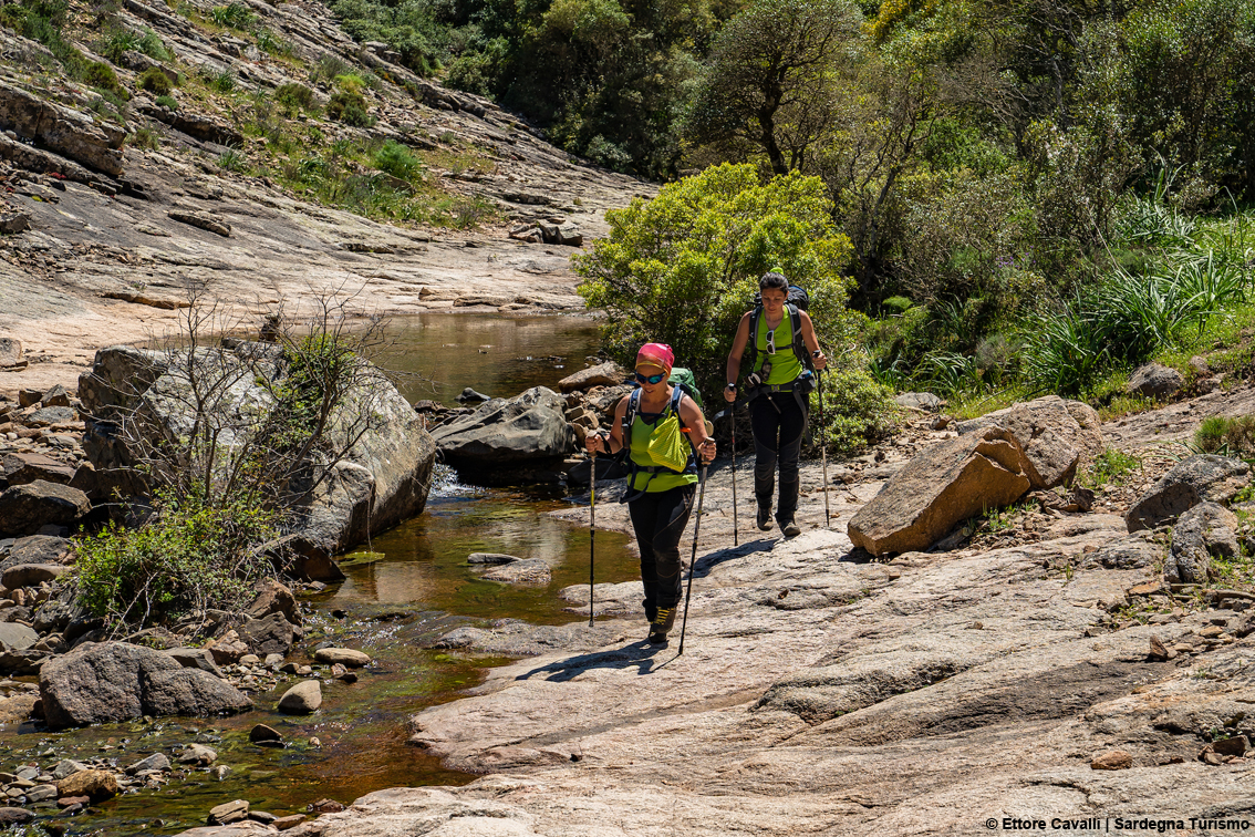 La Sardegna dei Cammini: le tante, diverse anime della regione tutte da conoscere lungo i percorsi più belli e inconsueti