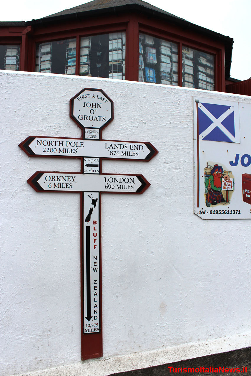 Le utili per comprendere esattamente dove ci si trova: se ci sono appena sei miglia fra le Orcardi (Orkney in inglese) e John O’Groats, Londra si trova a 690 miglia, il Polo Nord a 2.200 e la Nuova Zelanda a 12.875