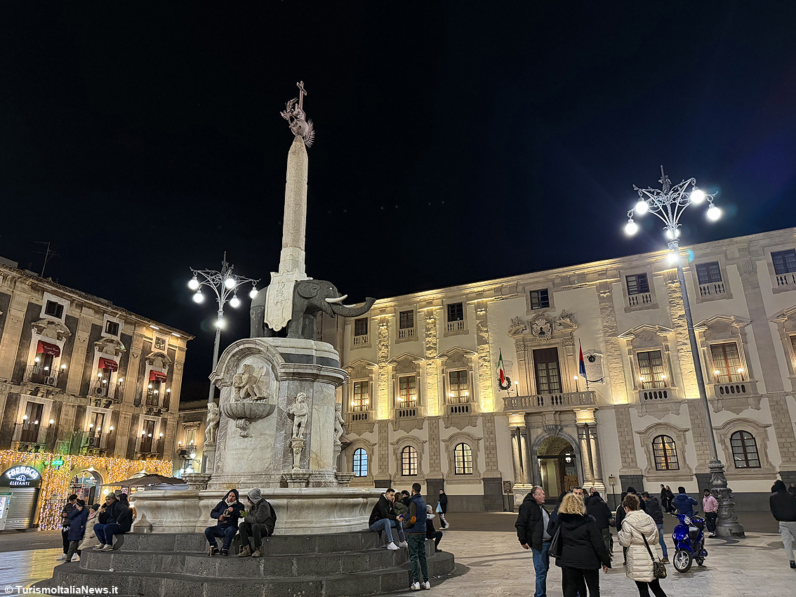 Catania in processione per Sant’Agata: novecento anni di fede che accendono il viaggio dell’anima