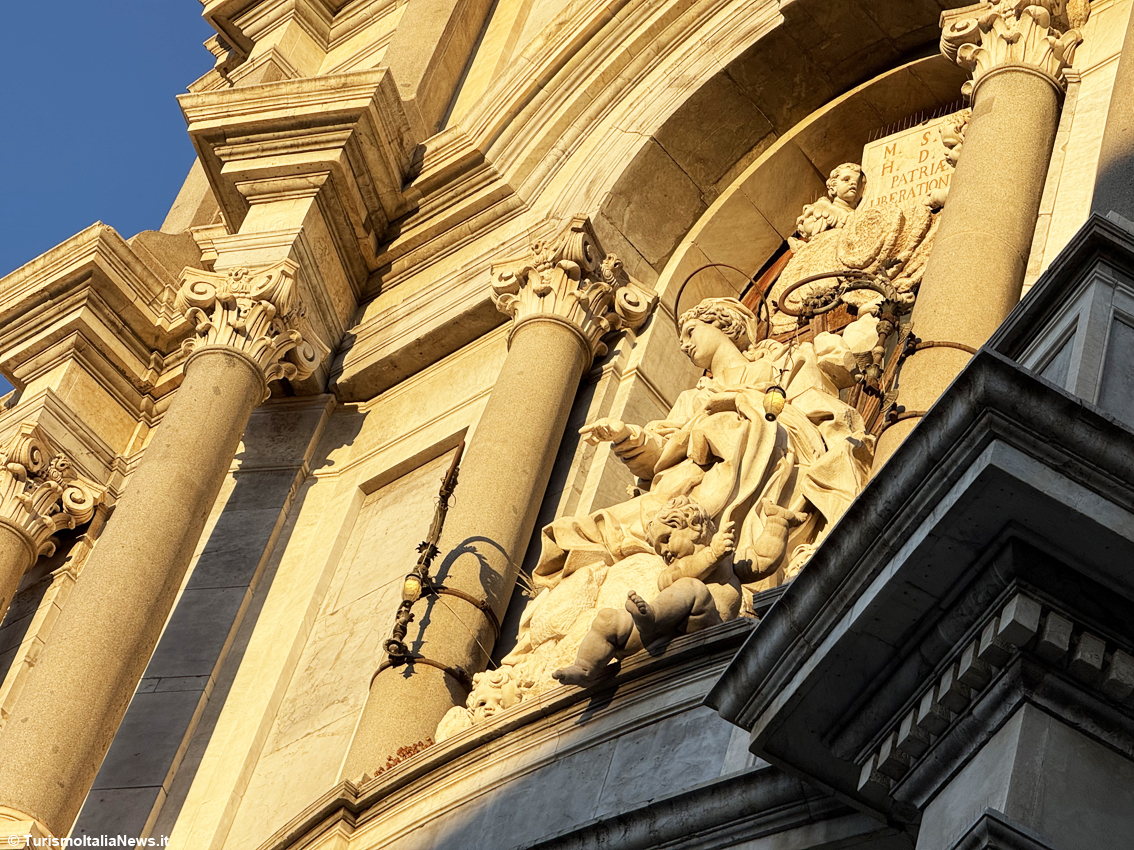 Catania in processione per Sant’Agata: novecento anni di fede che accendono il viaggio dell’anima