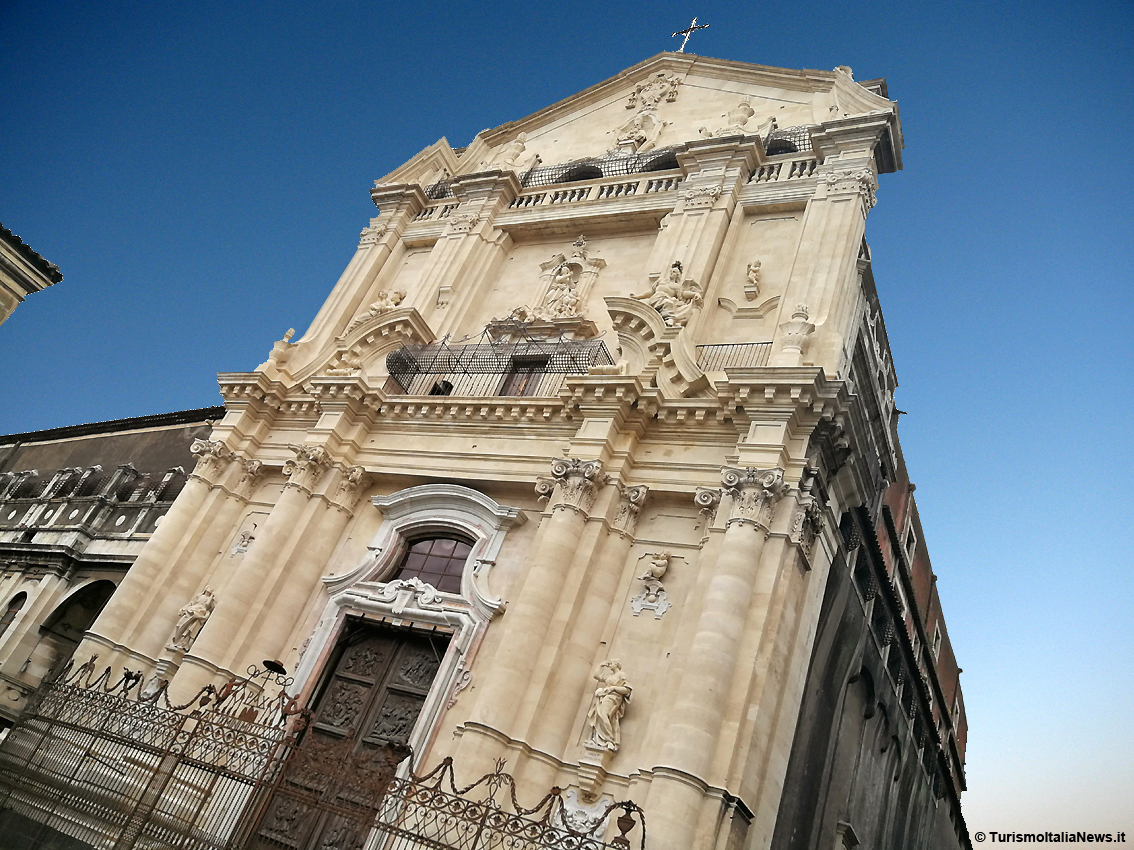 In Via dei Crociferi il Barocco straordinario di Catania: nel Convento delle Benedettine il “vocio silenzioso” degli affreschi