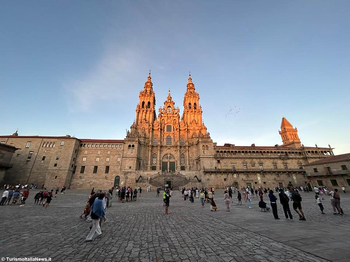 http://www.turismoitalianews.it/images/stories/spagna/SantiagoDeCompostela1.jpg
