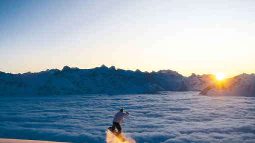 Nel villaggio di Stoos, magnifico paesaggio alpino ai piedi del Fronalpstock