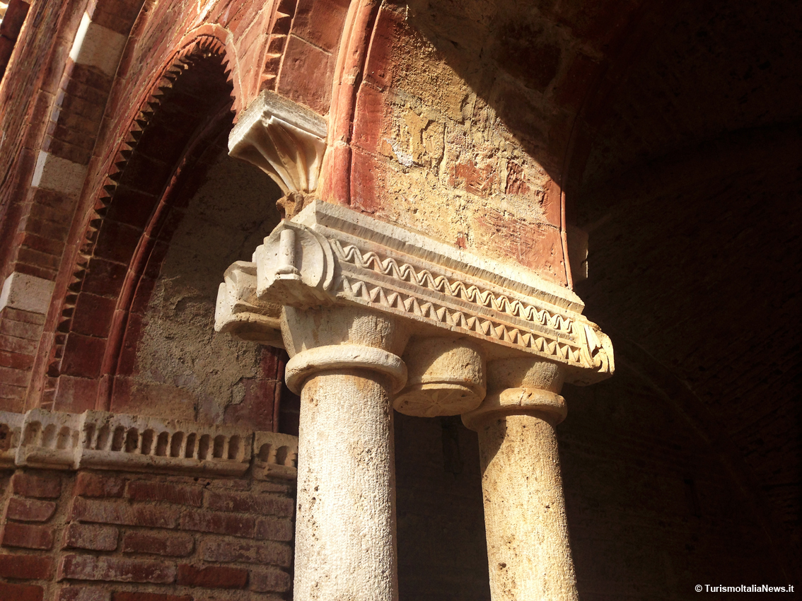 Quella spada nella roccia nella campagna senese: San Galgano, la splendida Abbazia cistercense e il mito che fa concorrenza a Re Artù