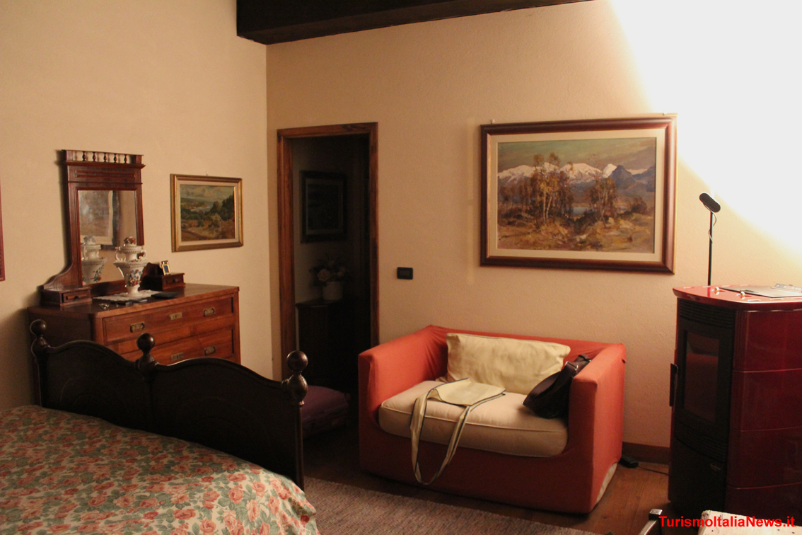 Oggi il Castello dell’Aquila non è solo l’abitazione della signora Gabriella Girardin, ma anche una residenza di charme in cui si può provare l’emozione di soggiornare e pernottare in una delle stanze ricavate nella torre quadrangolare